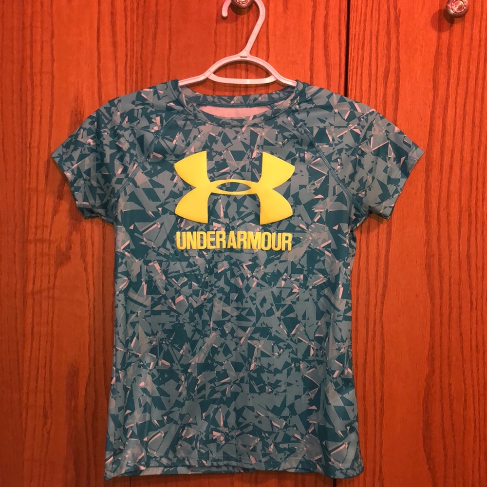 Girls under armour shirt